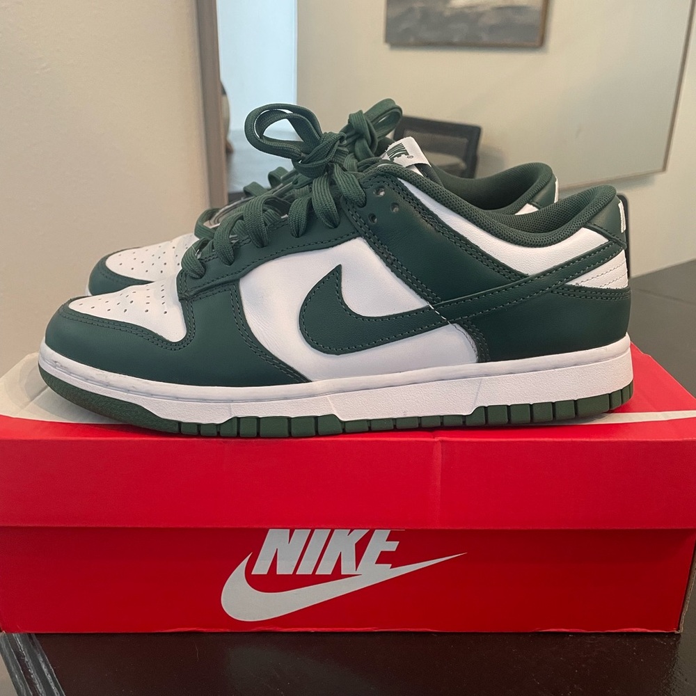 Nike dunk low varsity green (Michigan state)